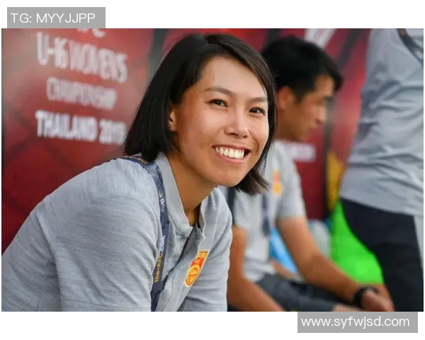 香港女足教练:领航球场的女性力量